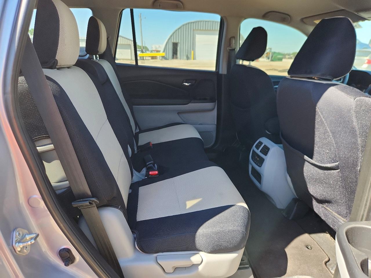 2018 Honda Pilot VIN 5FNYF5H35JB002682 photo 10
