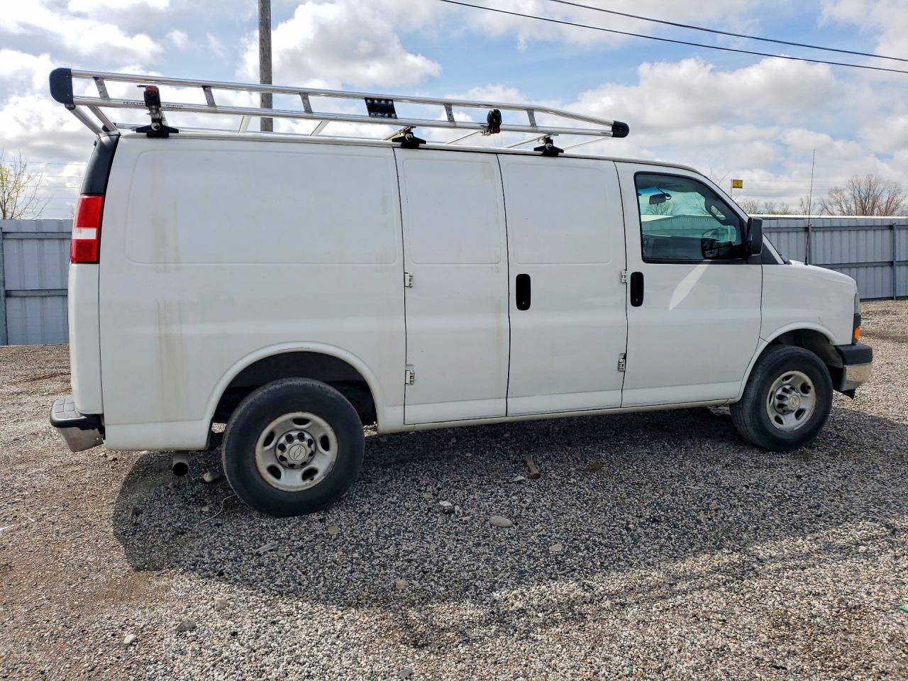 2020 GMC Savana VIN 1GTW7AFP3L1216066 photo 3