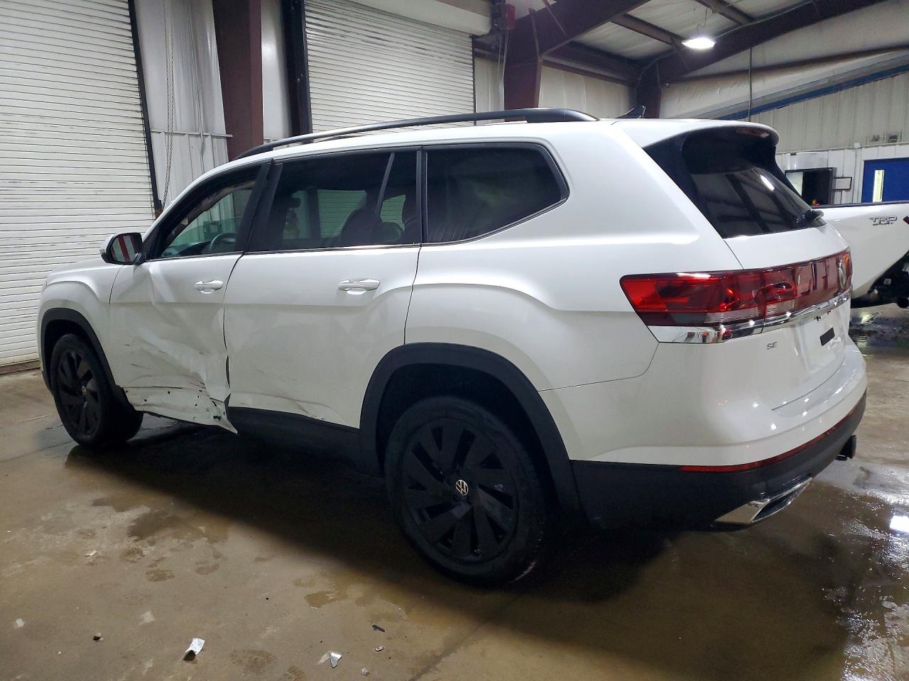 2026 Volkswagen Atlas VIN 1V2KN2CA3TC532032 photo 2