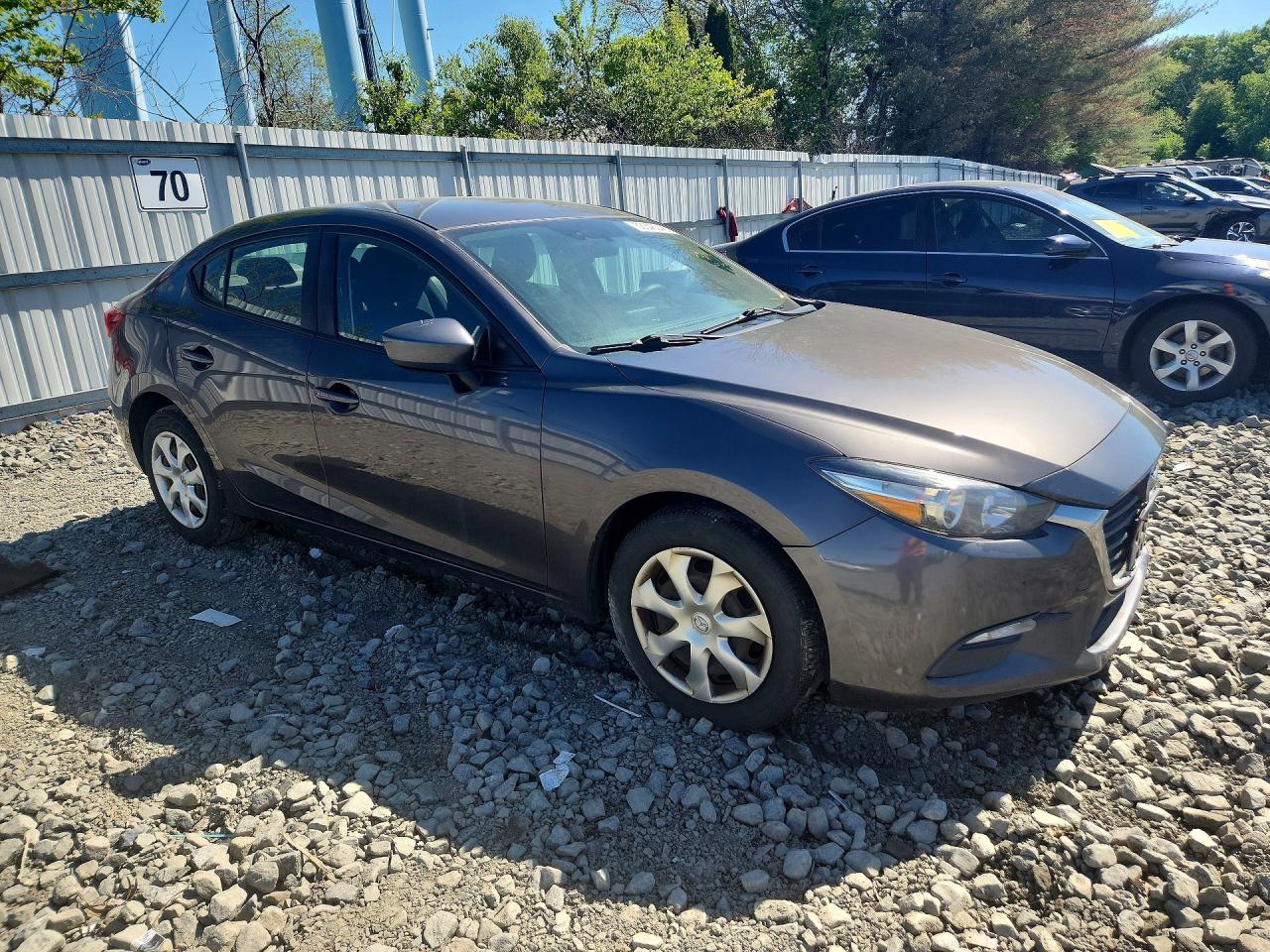 2017 Mazda 3 VIN 3MZBN1U72HM135901 photo 4