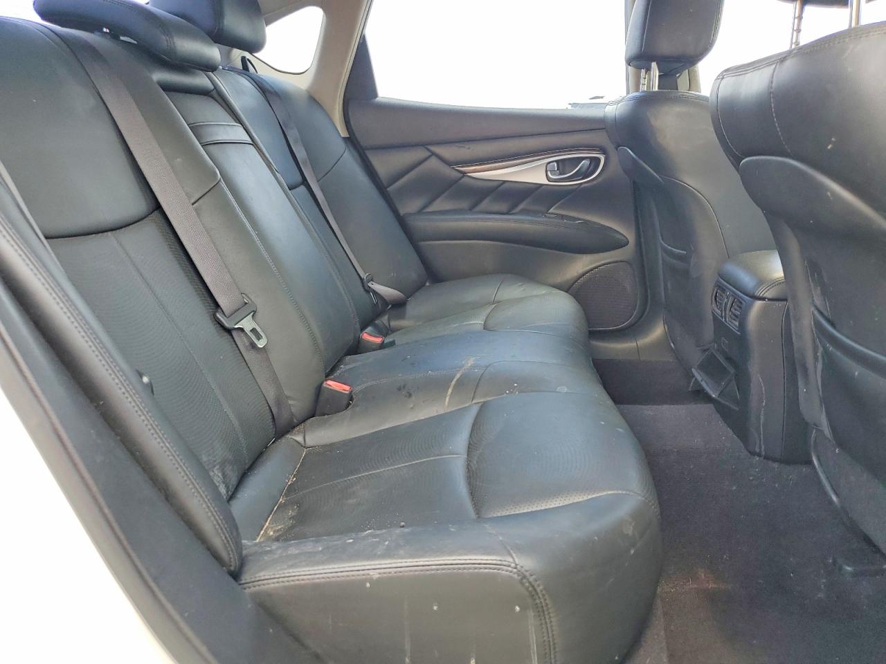 2018 Infiniti Q70 VIN JN1BY1AP9JM180160 photo 10