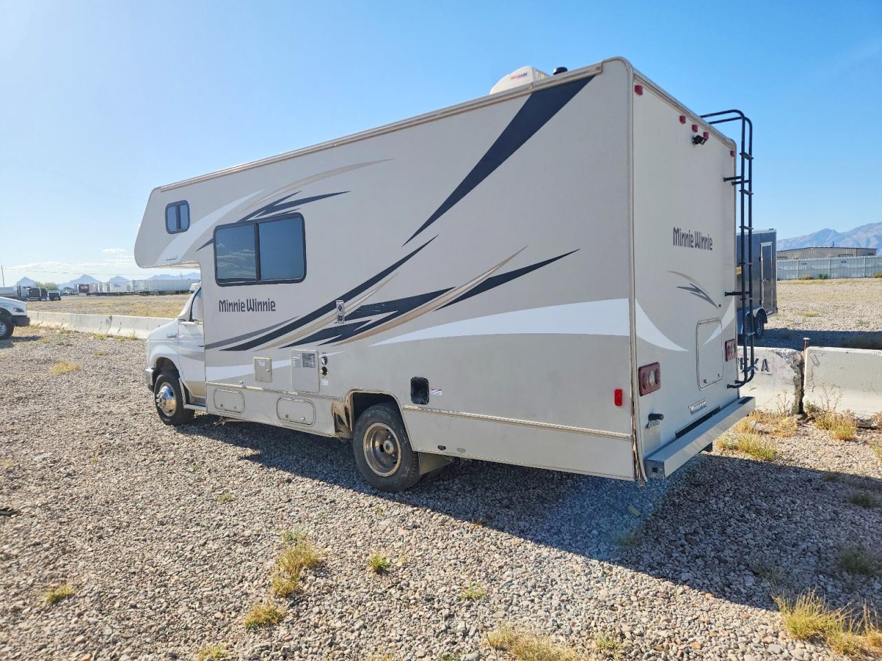 2016 WINNEBAGO All models VIN 1FDWE3FL6FDA27389 photo 3