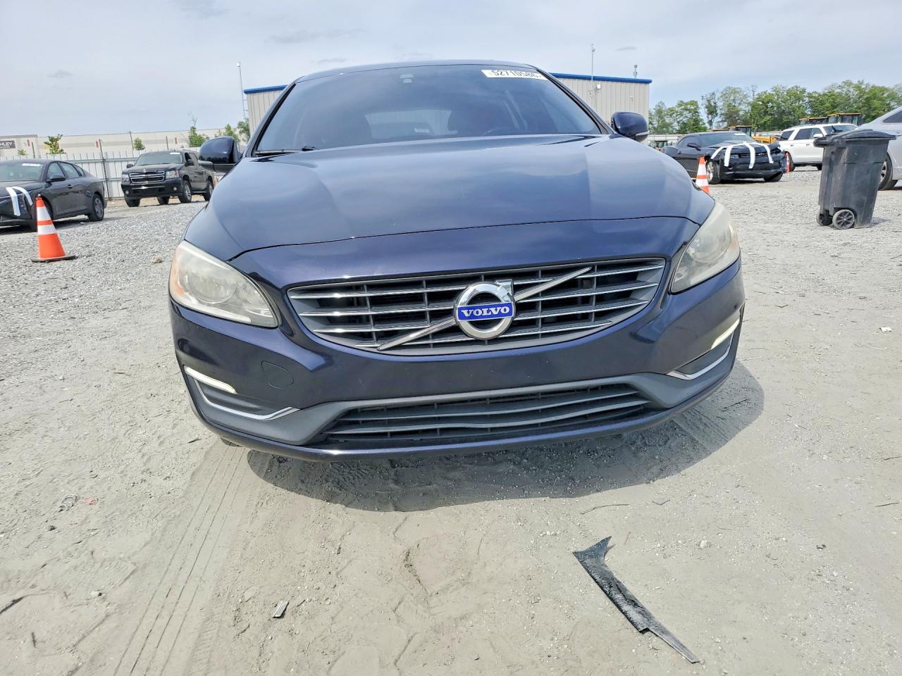 2017 Volvo V60 VIN YV140MEJ3H1345422 photo 5