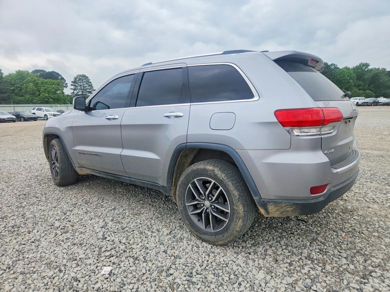 2018 Jeep Cherokee VIN 1C4RJFBG5JC308573 photo 2