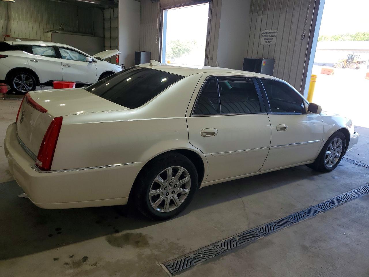 2009 Cadillac Dts VIN 1G6KD57Y19U148527 photo 3