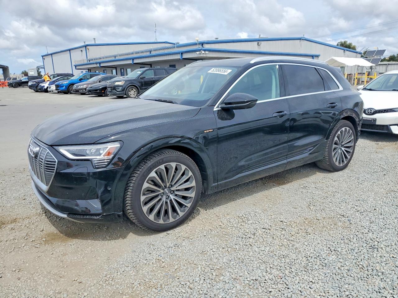 2019 AUDI E-tron VIN WA1VABGE2KB008490 photo 1