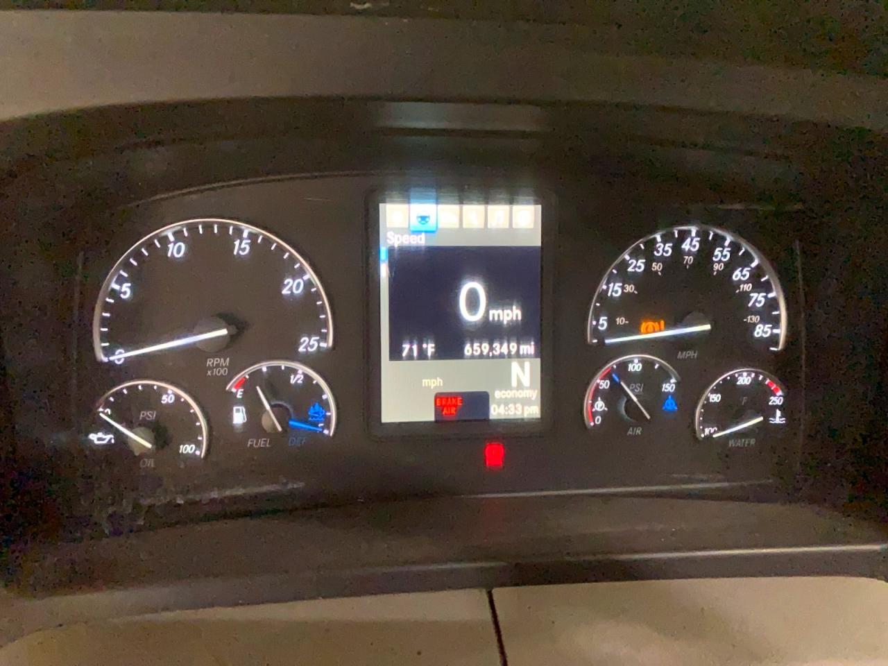2018 All other VIN 3AKJHHDR9JSJR1189 photo 8