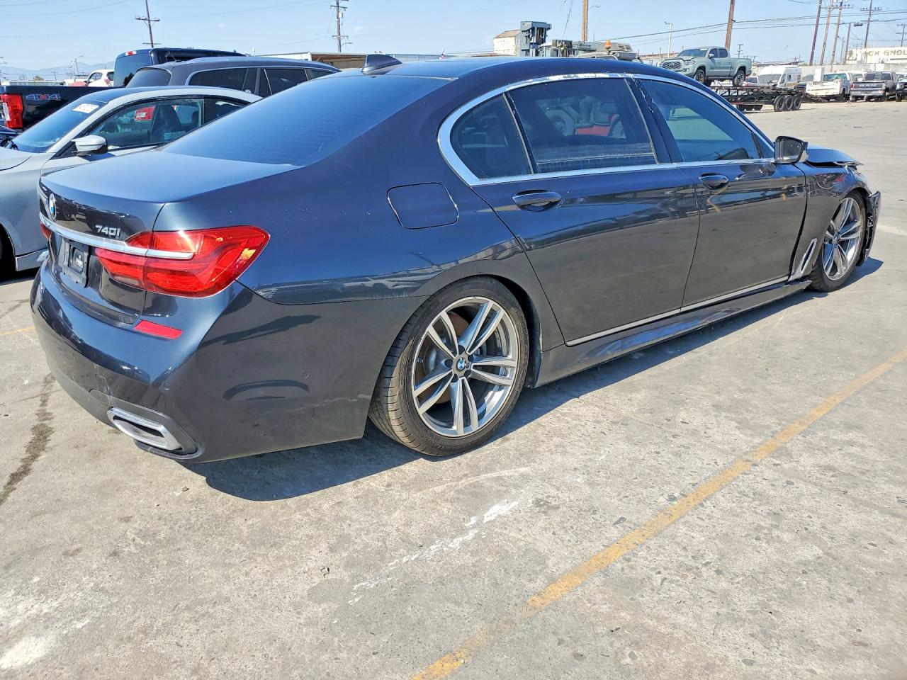 2019 BMW 7 series VIN WBA7E4C51KGV28667 photo 3