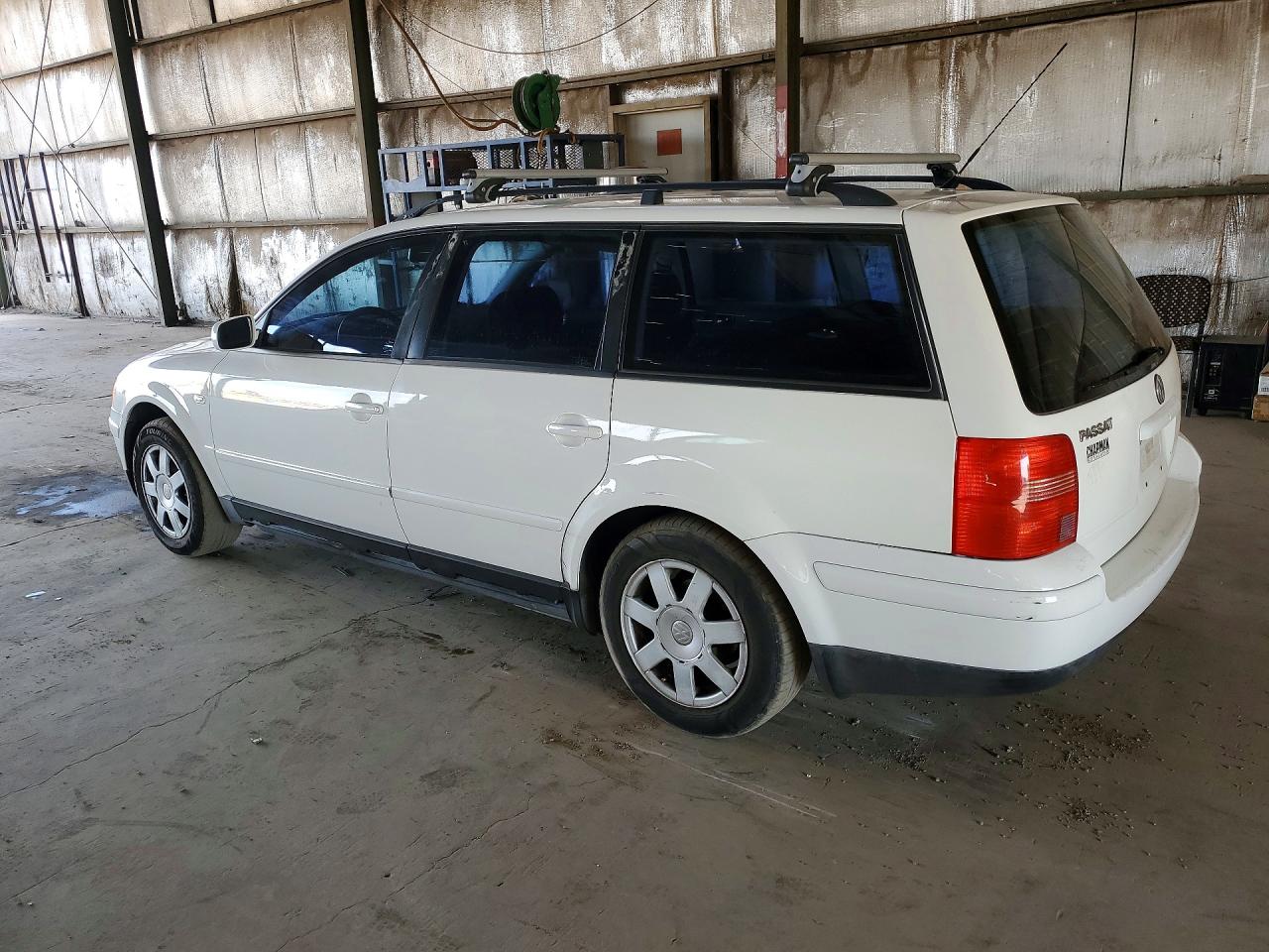 2001 Volkswagen Passat VIN WVWHC63B21E034696 photo 2