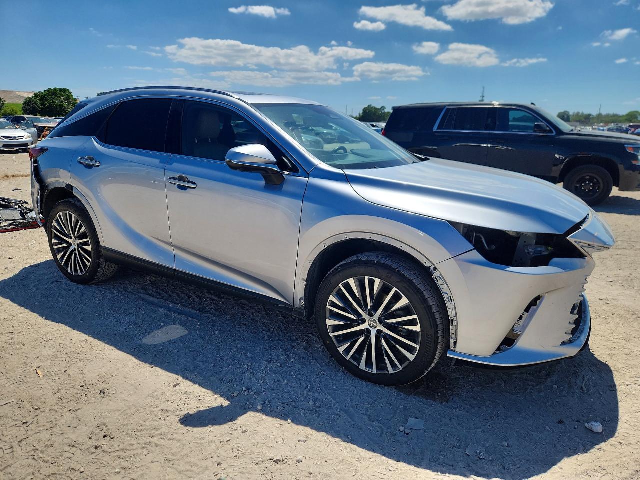 2023 Lexus Rx350 VIN JTJCHMAA8P2009139 photo 4