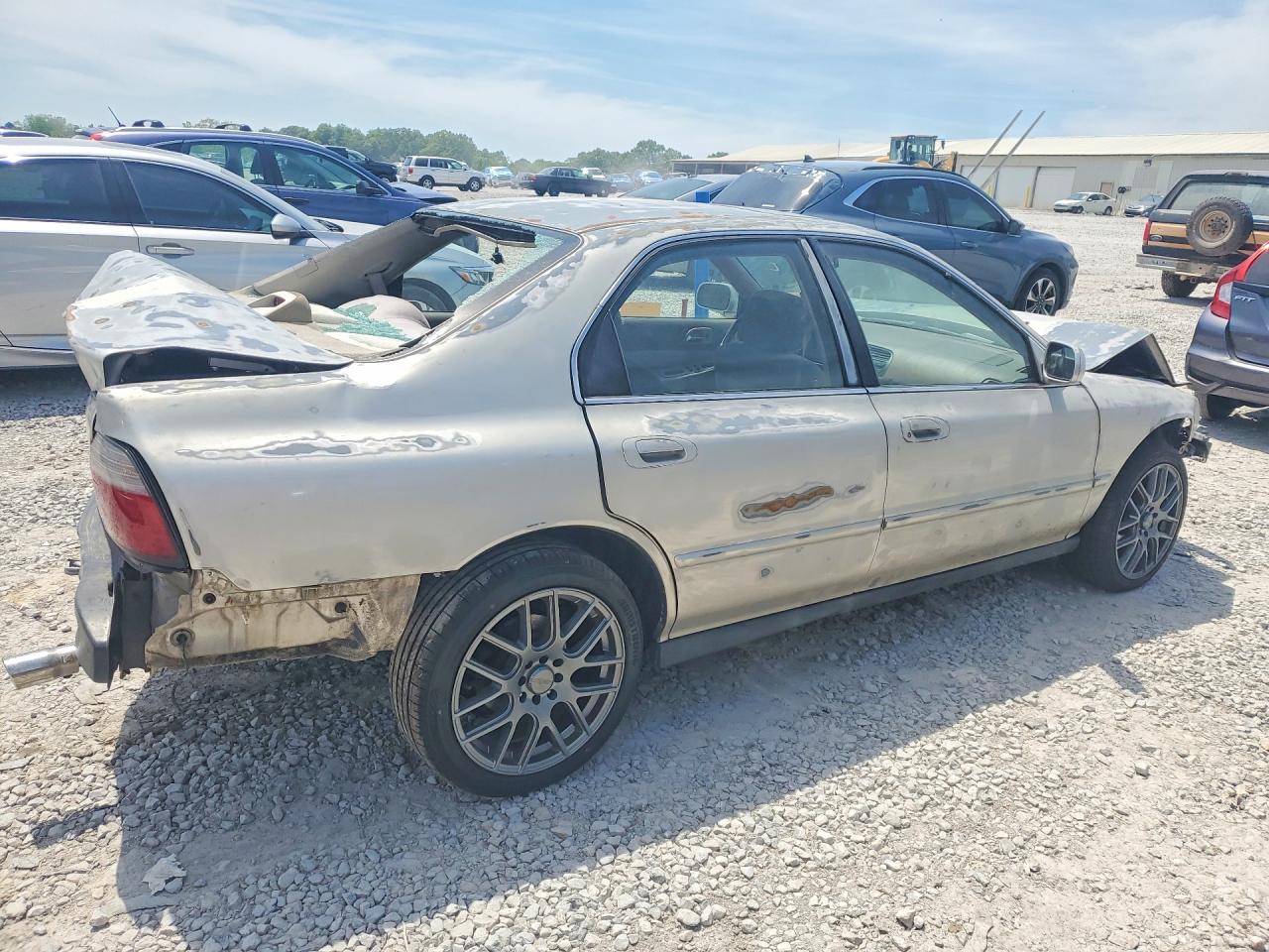 1997 Honda Accord VIN 1HGCD5560VA144646 photo 3