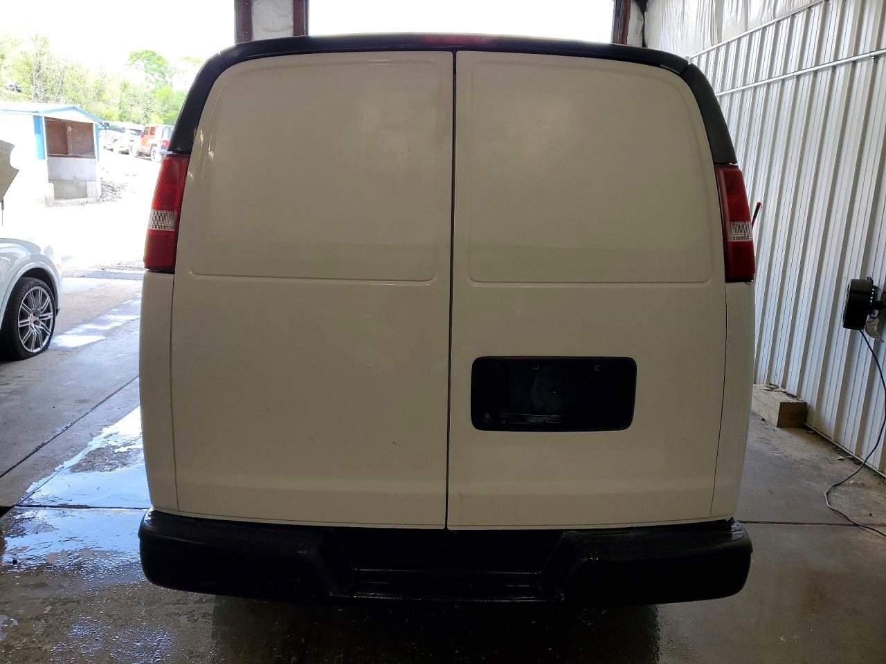 2019 Chevrolet Express VIN 1GCWGAF19K1236669 photo 6