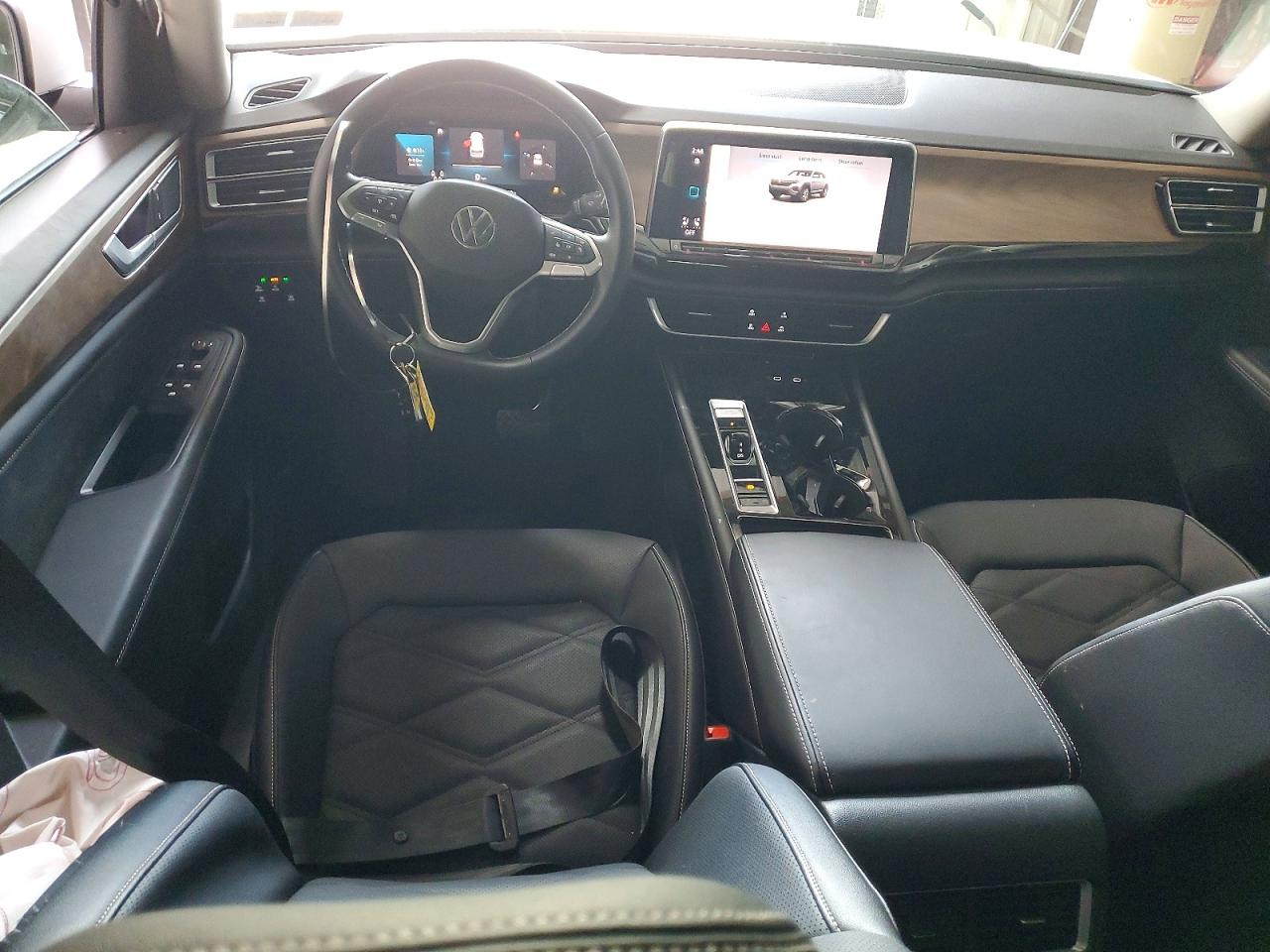 2026 Volkswagen Atlas VIN 1V2KN2CA3TC532032 photo 8
