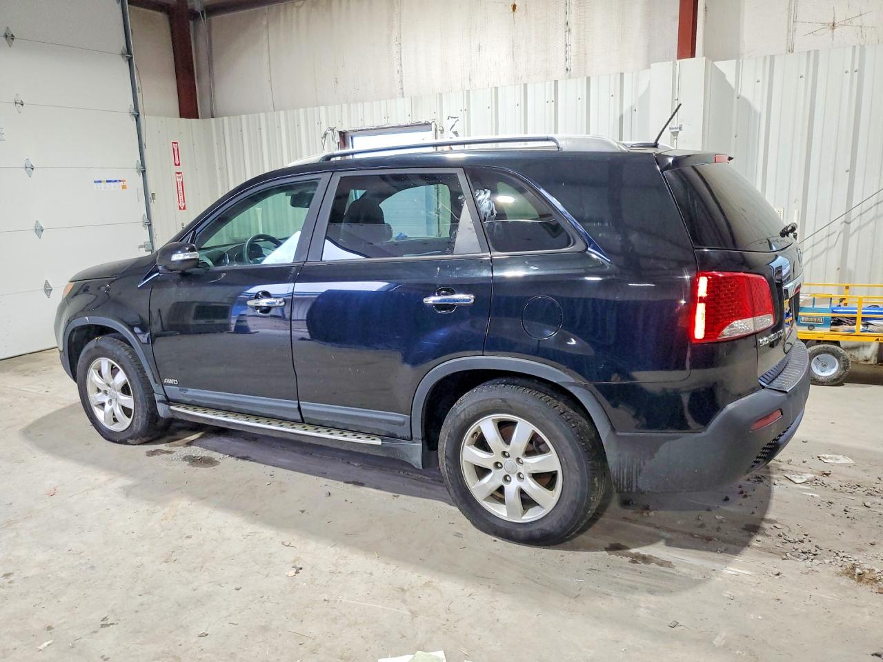 2012 Kia Sorento VIN 5XYKTDA61CG302289 photo 2
