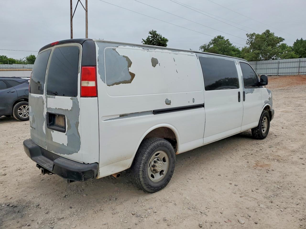 2009 CHEV Express VIN 1GCHG39K691148990 photo 3
