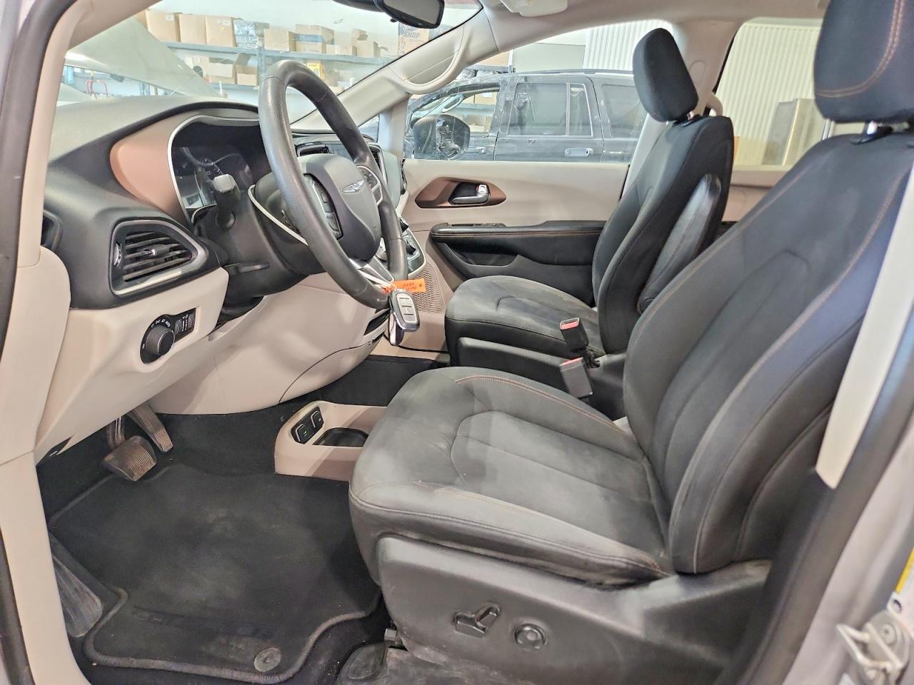 2017 Chrysler Pacifica VIN 2C4RC1DG5HR508137 photo 7
