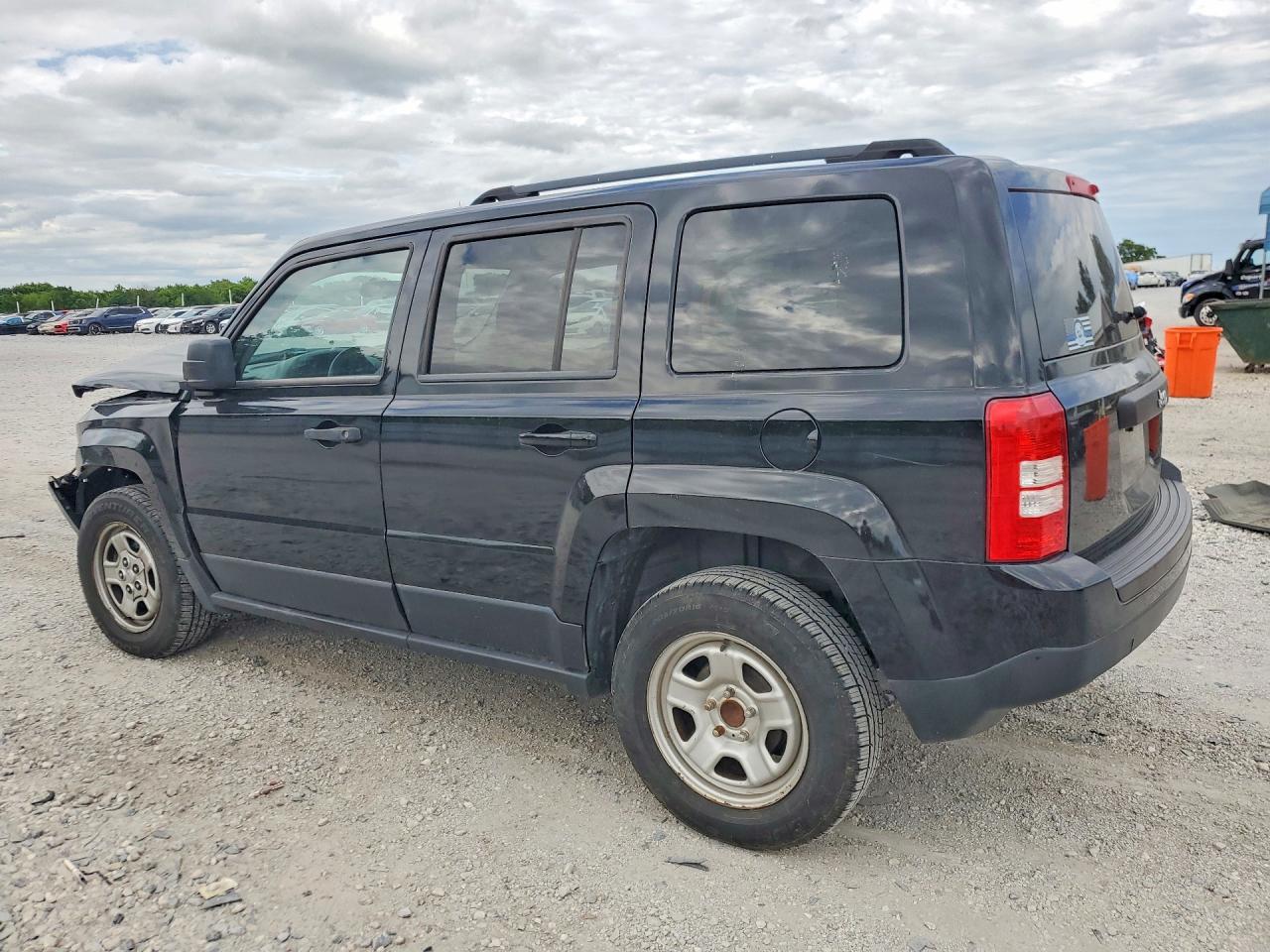 2014 Jeep Patriot VIN 1C4NJPBA6ED574930 photo 2