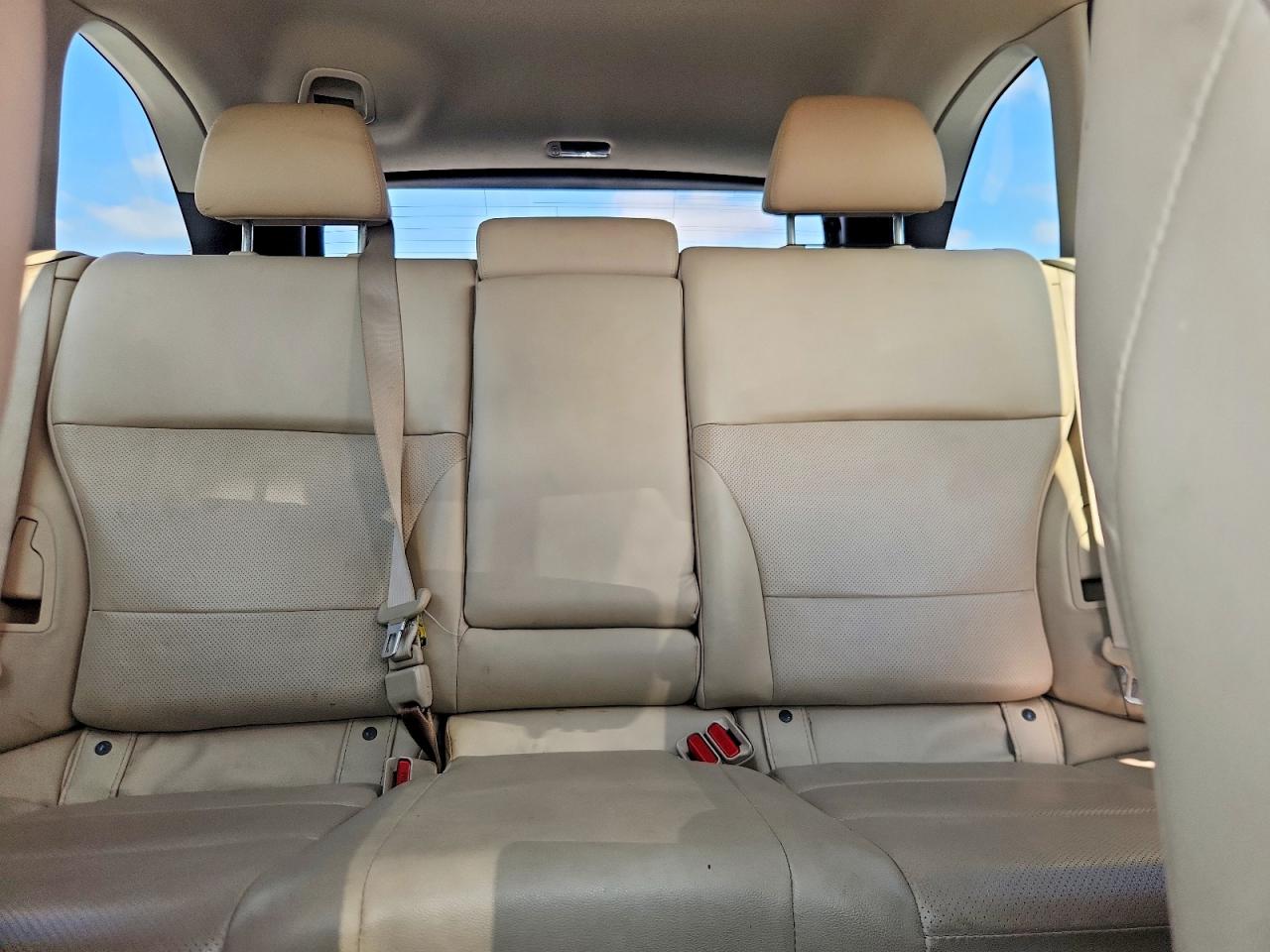 2018 SUBARU Outback VIN 4S4BSANC5J3238336 photo 10