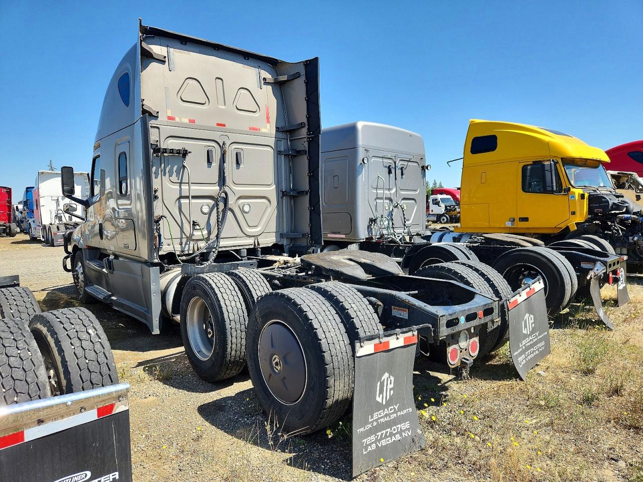 2019 FREIGHTLINER All other VIN 3AKJHHDR5KSKD2026 photo 3