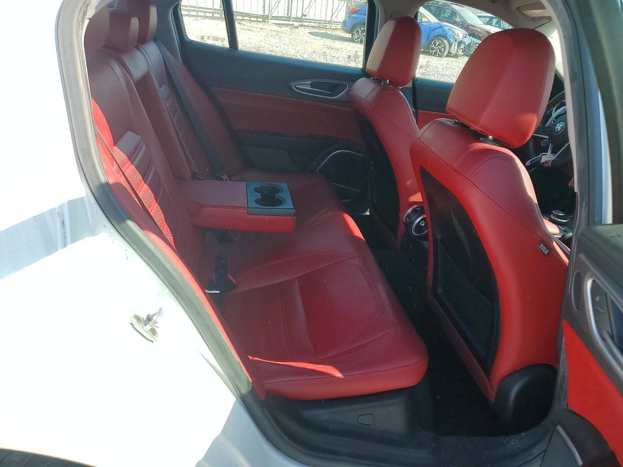 2017 Alfa Giulia VIN ZARFAEEN9H7560780 photo 10