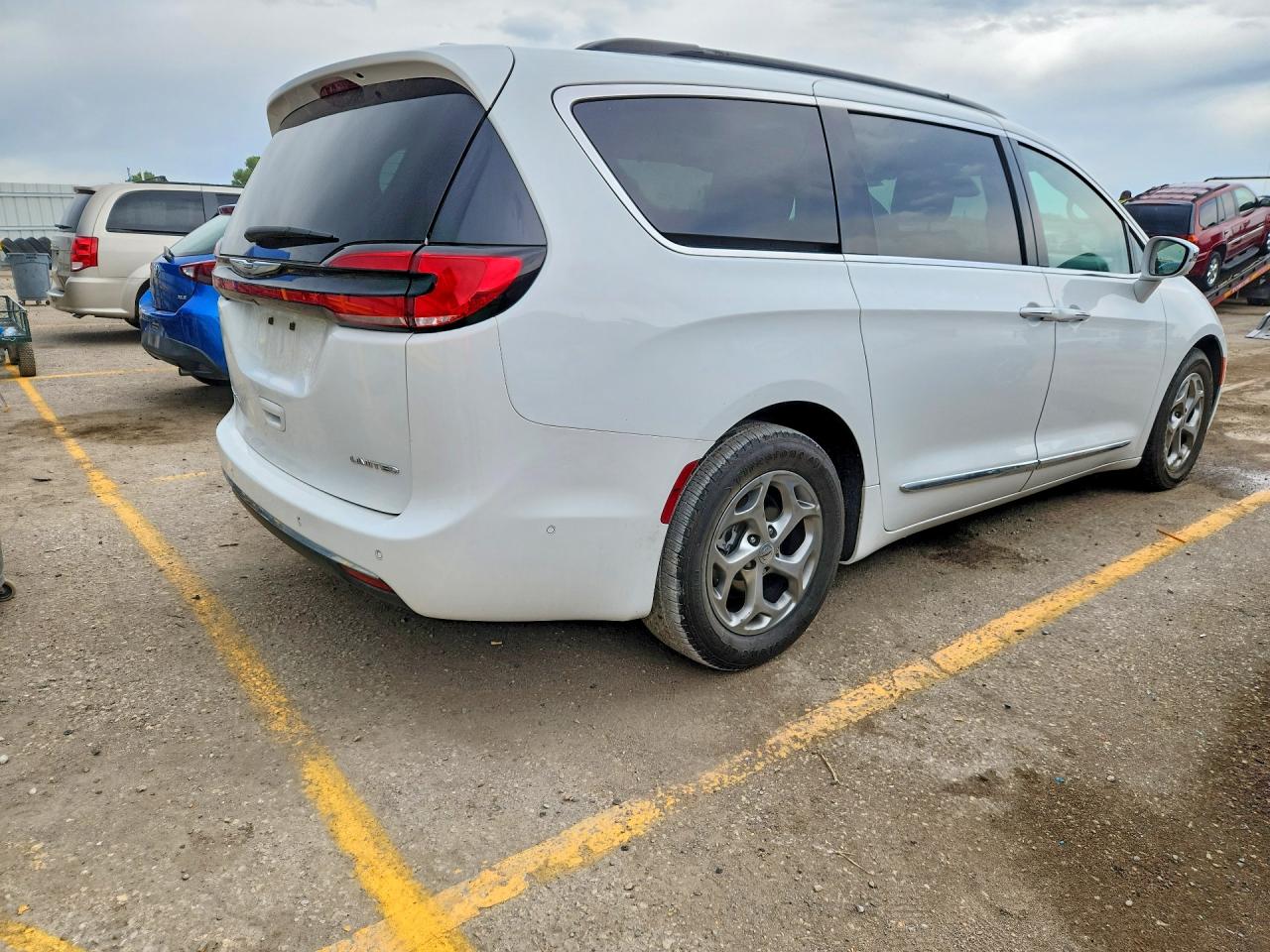 2022 Chrysler Pacifica VIN 2C4RC1GG7NR180825 photo 3