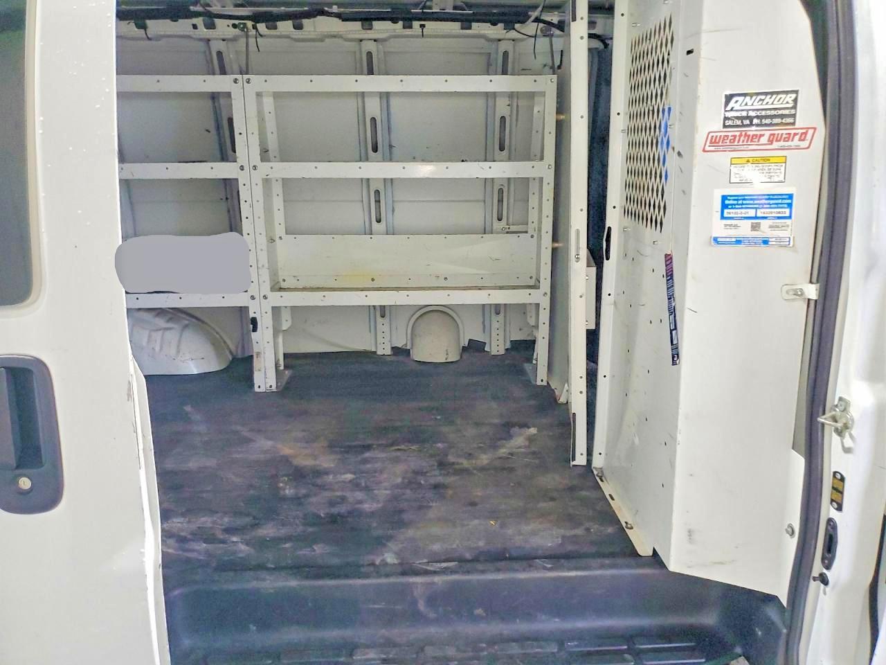 2018 Chevrolet Express VIN 1GCWGAFG1J1179449 photo 11