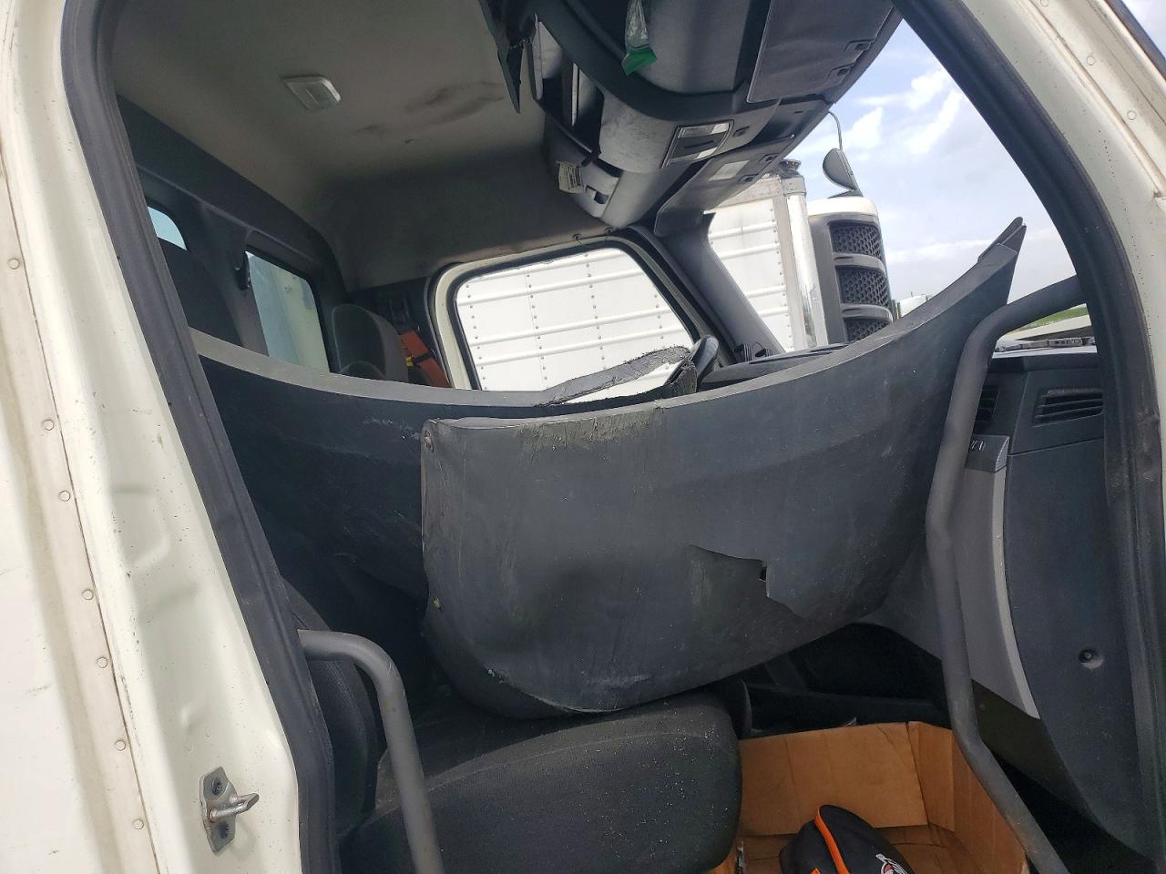 2019 FREIGHTLINER All models VIN 3AKJHLDV1KSKA4983 photo 6