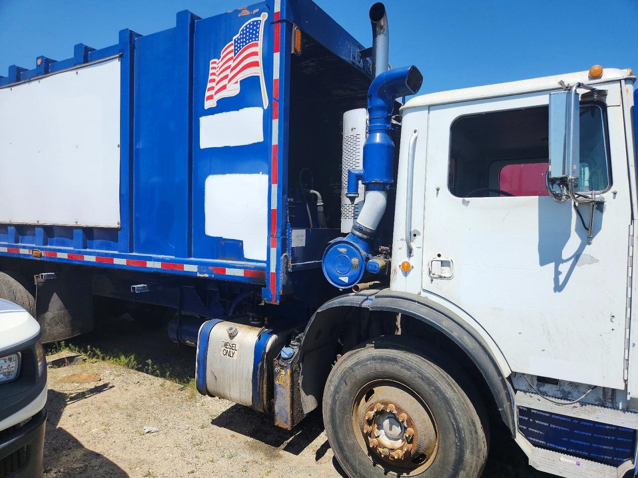2011 MACK All other VIN 1M2AV02C8BM008450 photo 1