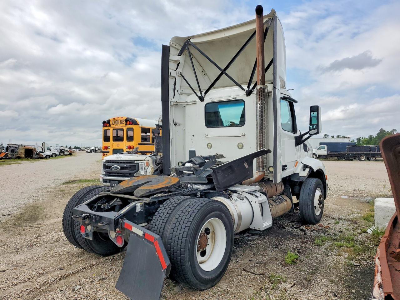 2017 PETERBILT All other VIN 1XPBA48X7HD428911 photo 4