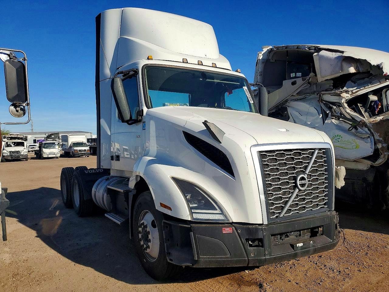 2022 VOLVO Vn VIN 4V4NC9EH9NN313238 photo 1