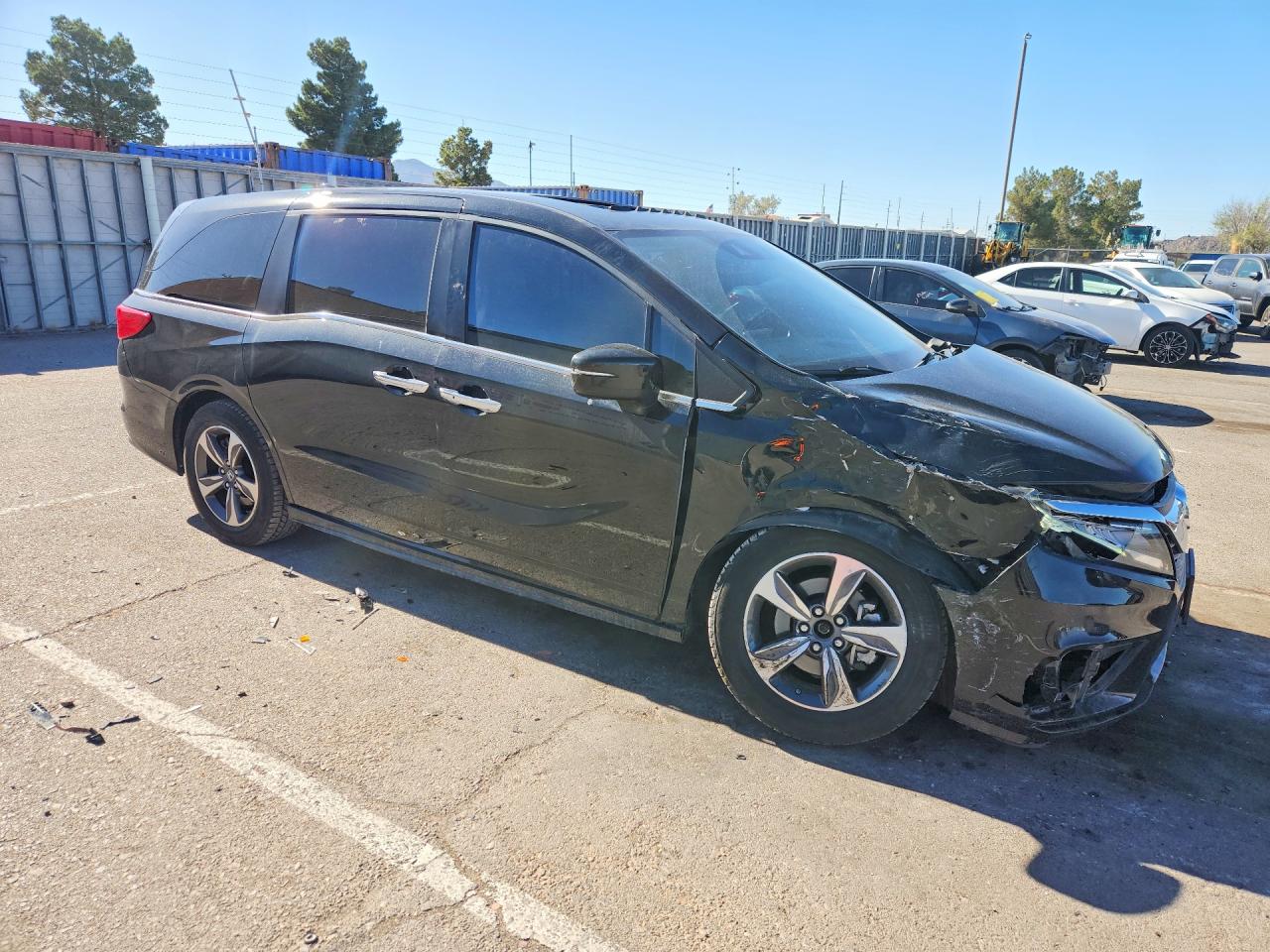 2018 Honda Odyssey VIN 5FNRL6H81JB028856 photo 4
