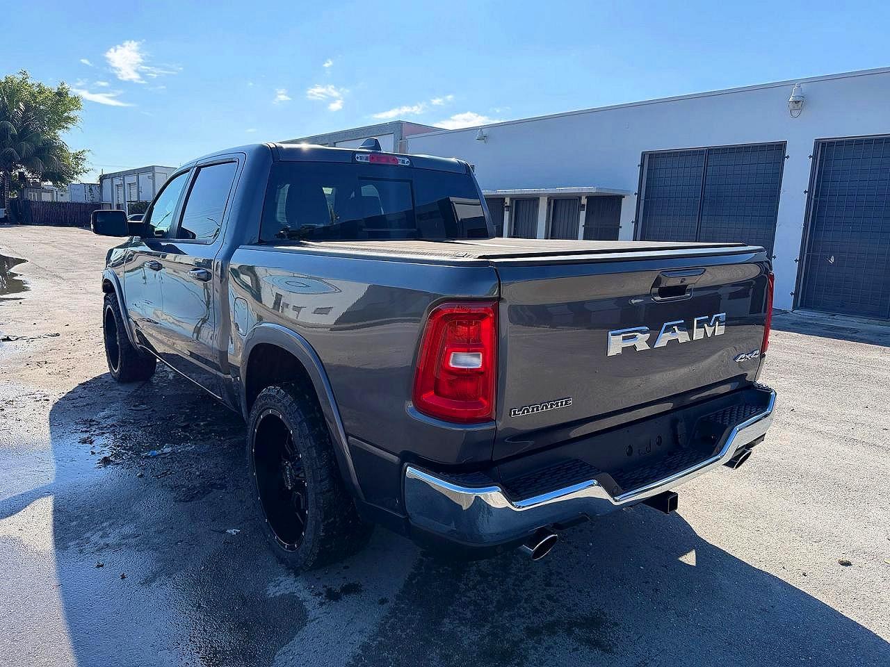 2026 Ram 1500 VIN 1C6SRFJP0TN250043 photo 3