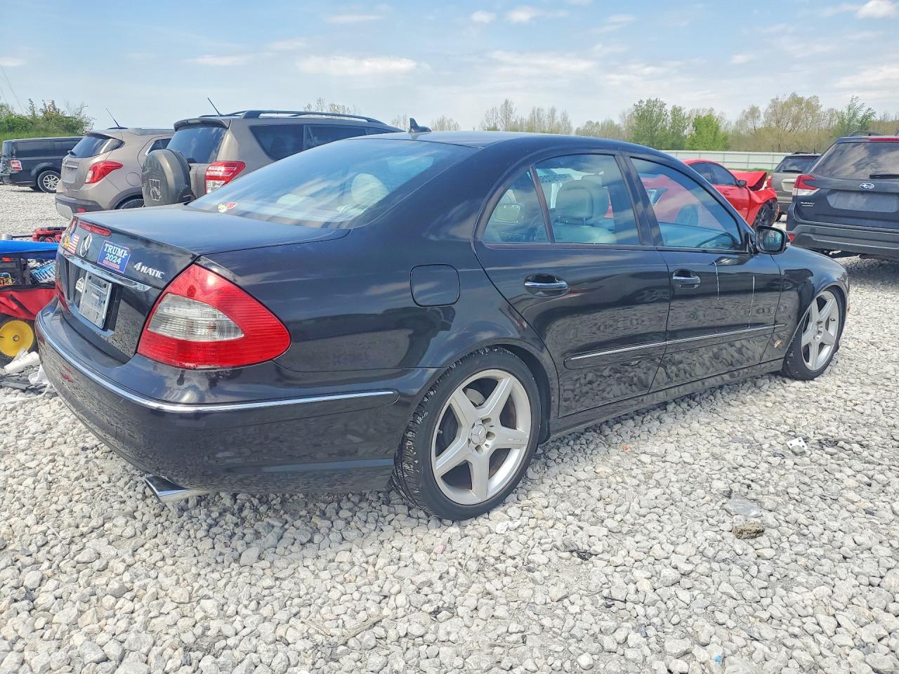 2009 Mercedes-Benz E-class VIN WDBUF87X09B388042 photo 3