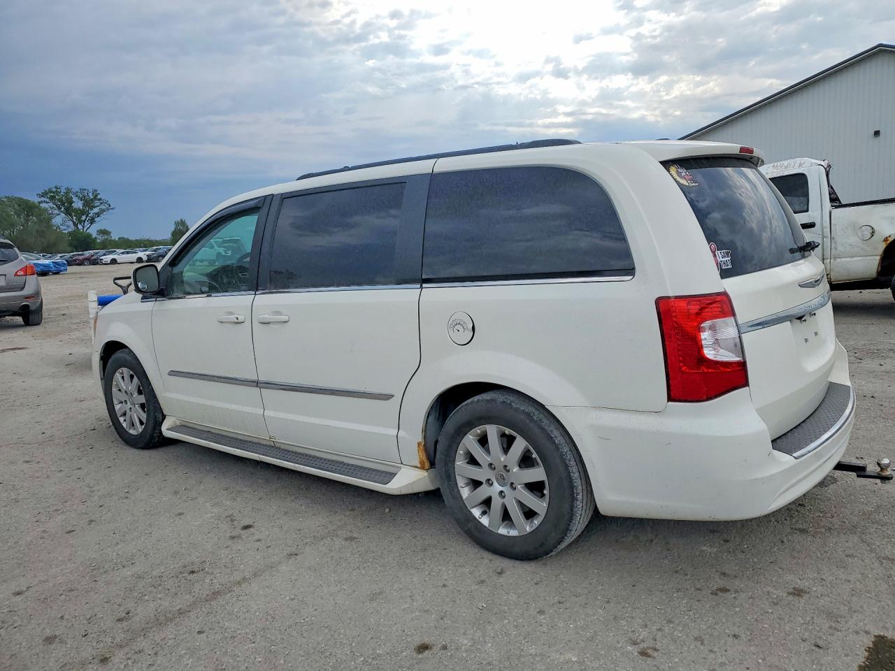 2013 Chrysler Minivan VIN 2C4RC1BG8DR559144 photo 2