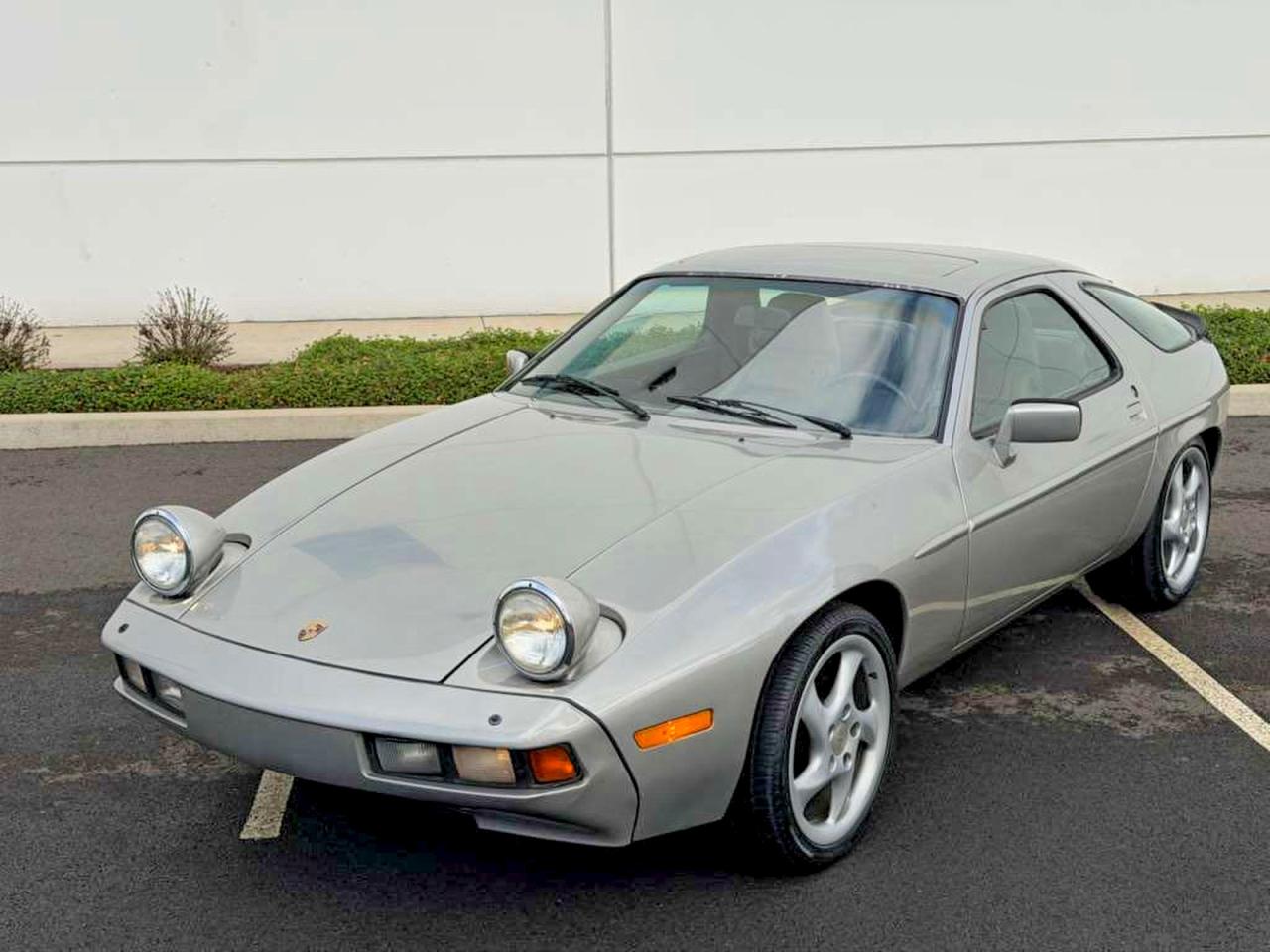 1982 Porsche 928 VIN WP0JA092XCS820309 photo 2