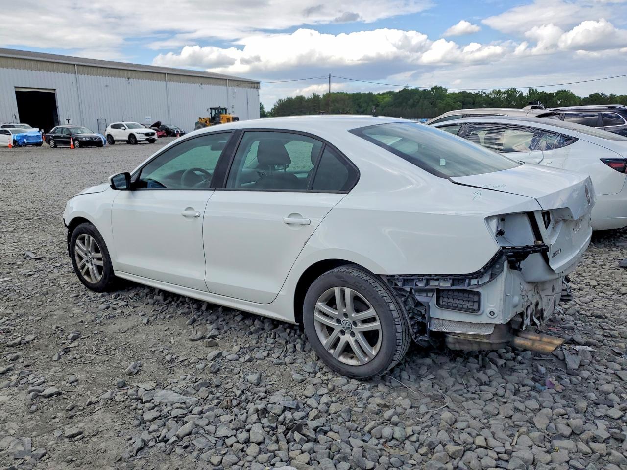 2018 Volkswagen Jetta VIN 3VW2B7AJ7JM252097 photo 2