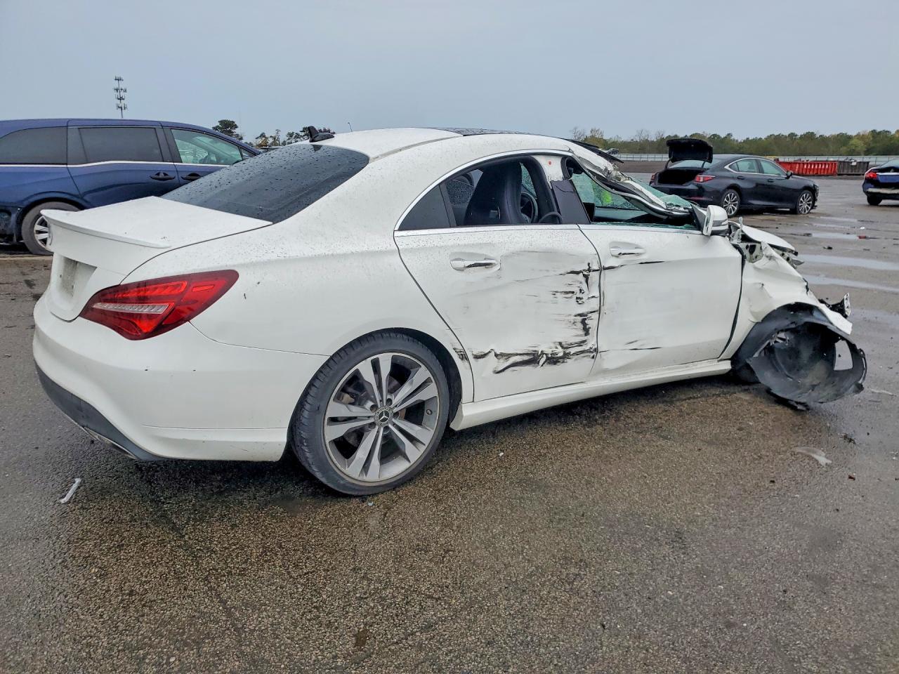 2019 Mercedes-Benz Cla-class VIN WDDSJ4EB8KN744819 photo 3