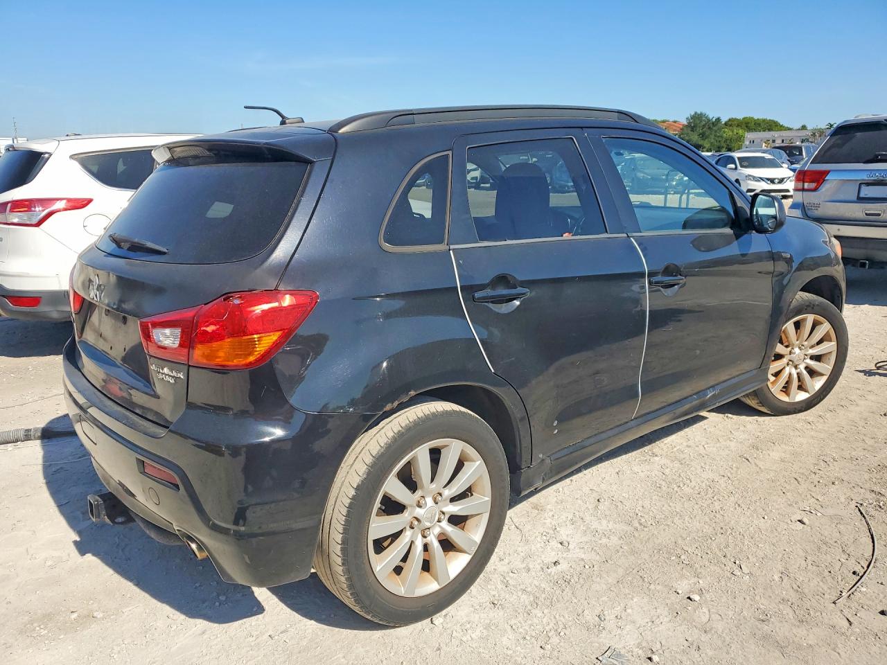 2011 Mitsubishi Outlander VIN JA4AP4AUXBZ015395 photo 3