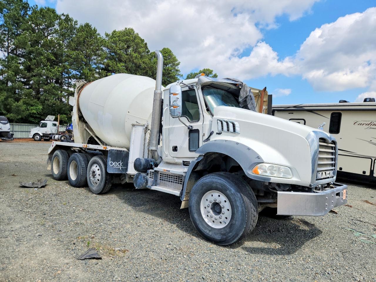 2022 MACK All other VIN 1M2GR2GC2NM027874 photo 1