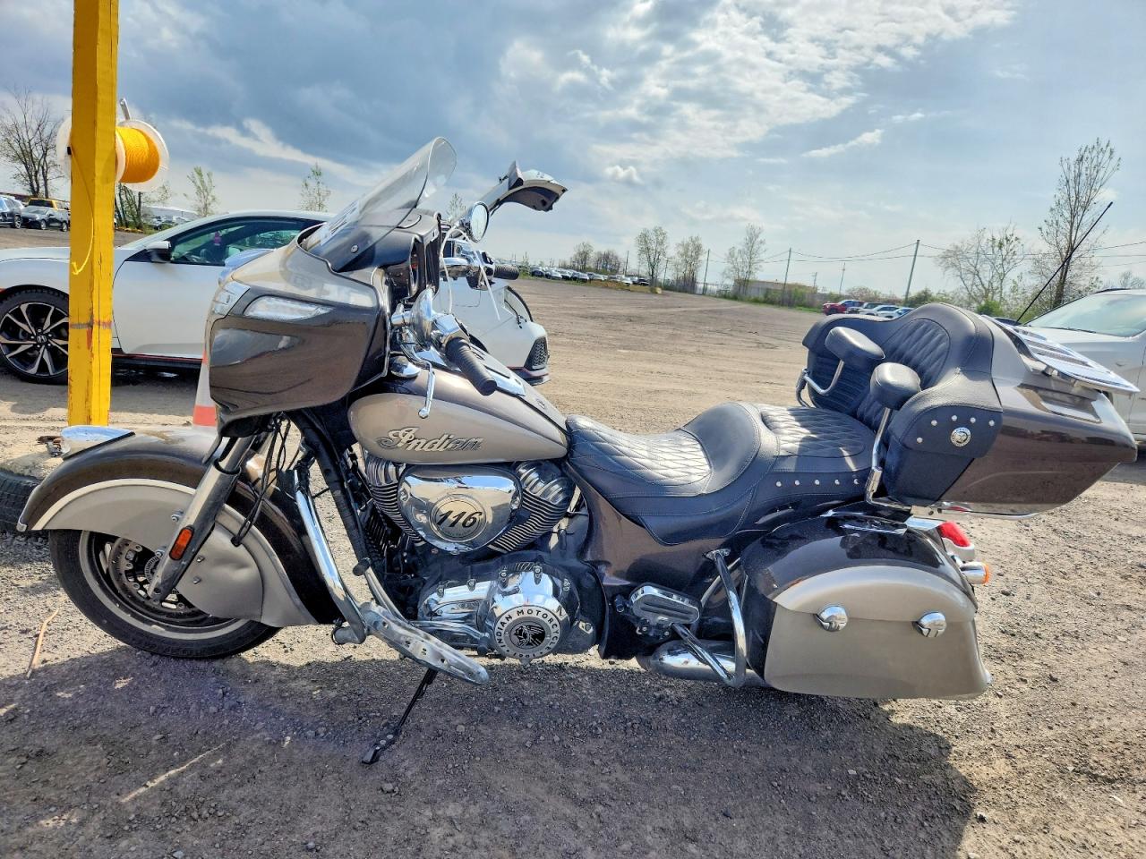 2023 INDIAN Motorcycle VIN 56KTRABB1P3418058 photo 3