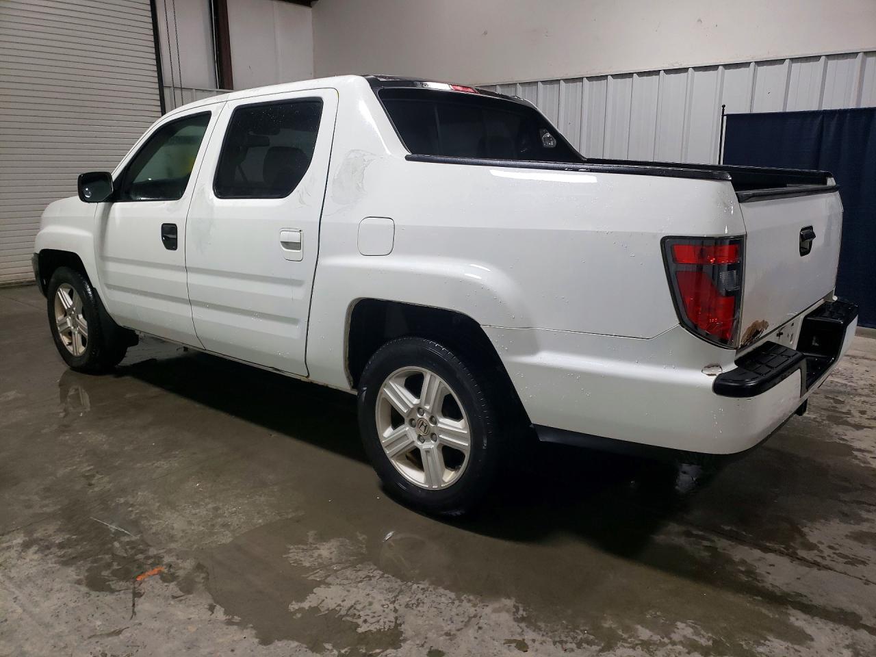 2013 Honda Ridgeline VIN 5FPYK1F55DB012701 photo 2