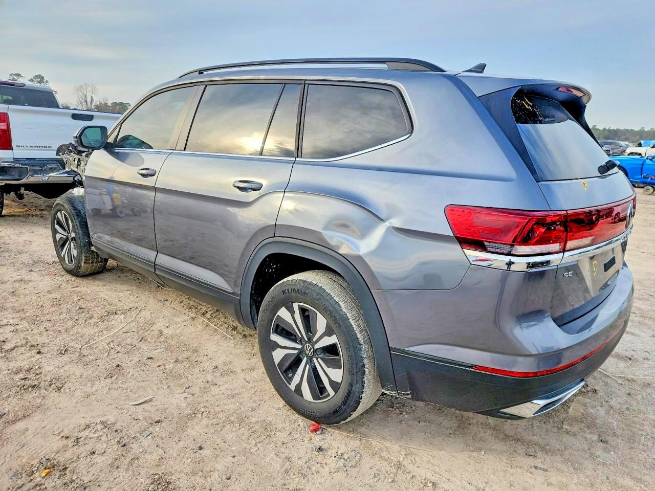 2024 Volkswagen Atlas VIN 1V2DR2CA6RC543368 photo 3