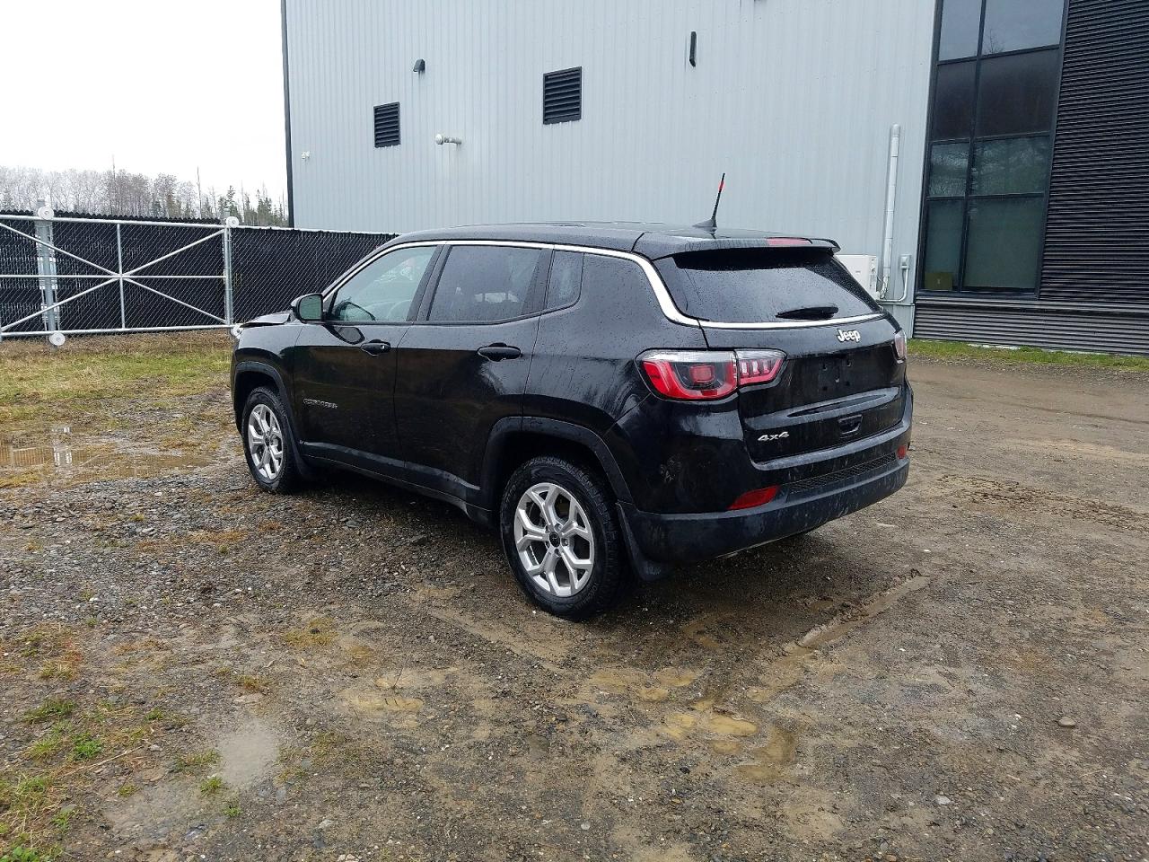 2025 Jeep Compass VIN 3C4NJDAN1ST520427 photo 2