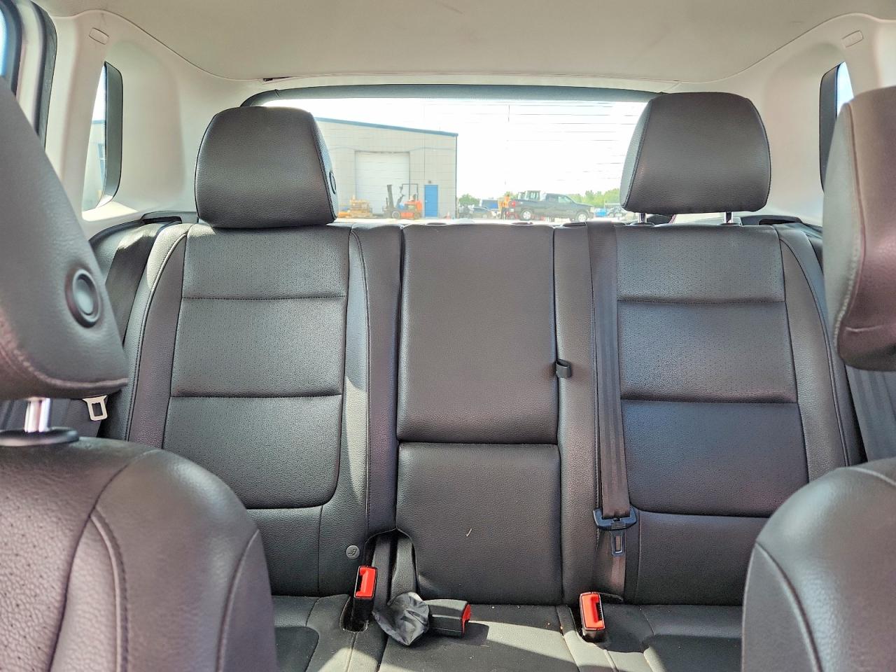 2015 Volkswagen Tiguan VIN WVGAV7AX1FW516704 photo 10