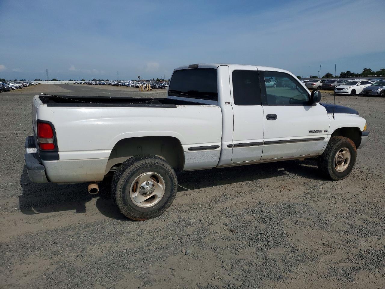 1999 Dodge Ram 1500 VIN 3B7HF13Z0XG122039 photo 3