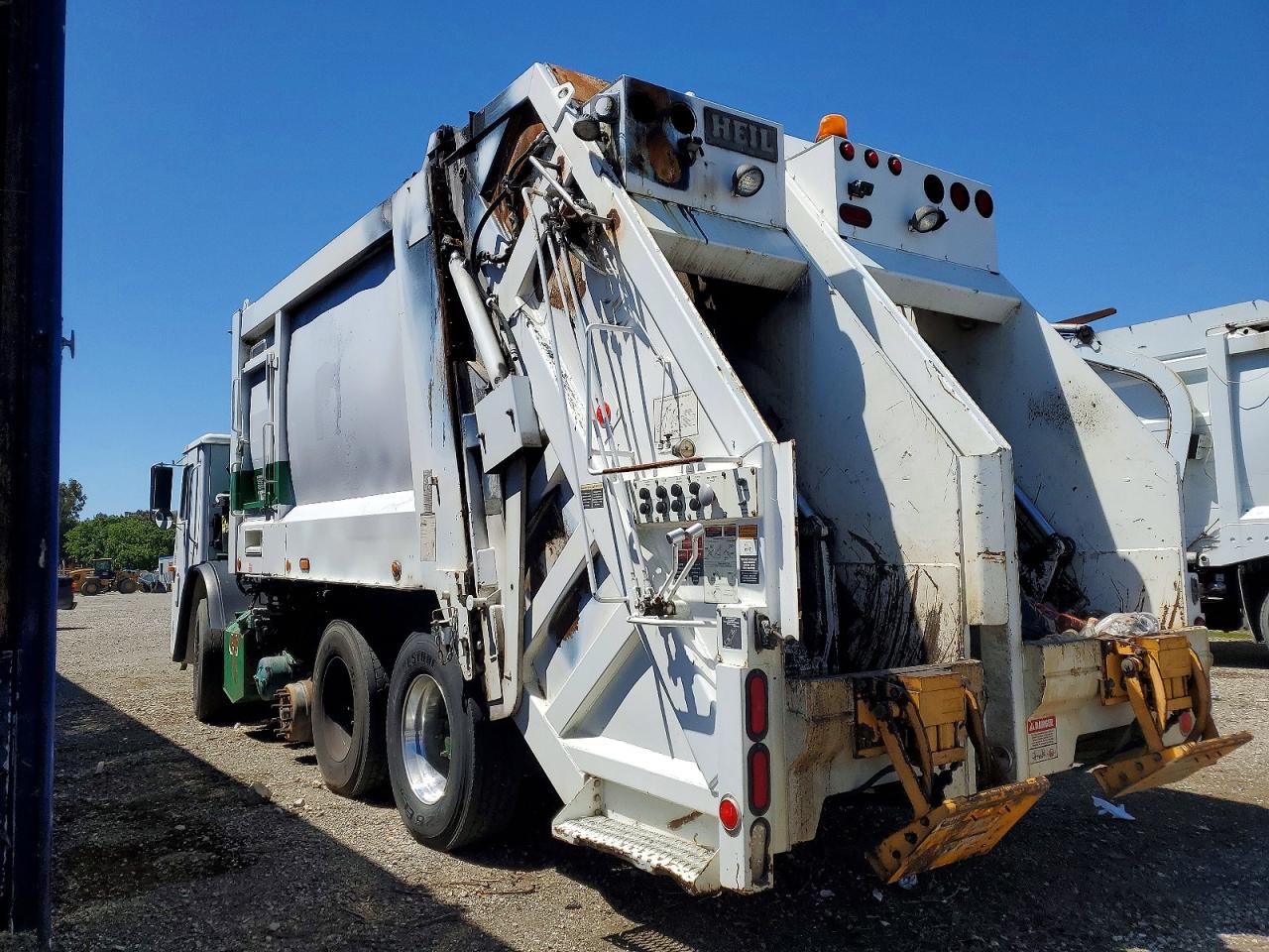 2011 MACK All models VIN 1M2AU02C2BM005501 photo 3