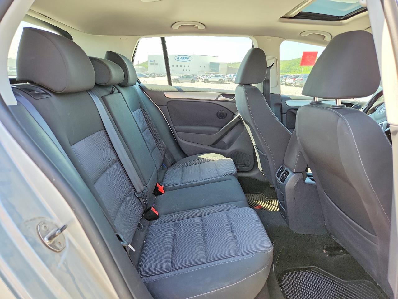 2013 Volkswagen Golf VIN WVWDM7AJ4DW029493 photo 10
