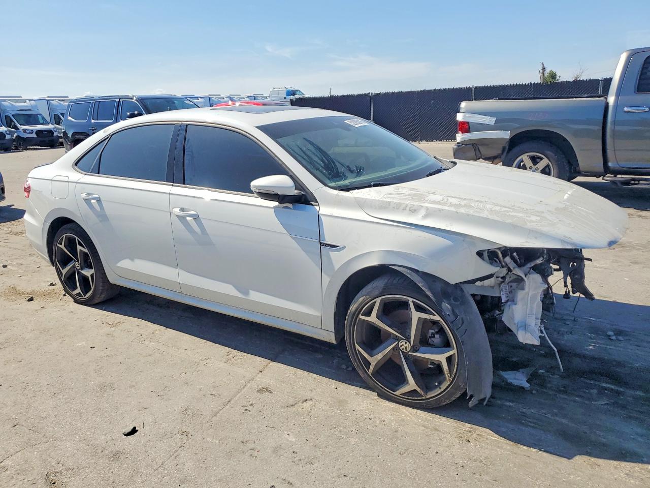 2020 Volkswagen Passat VIN 1VWMA7A31LC010908 photo 4