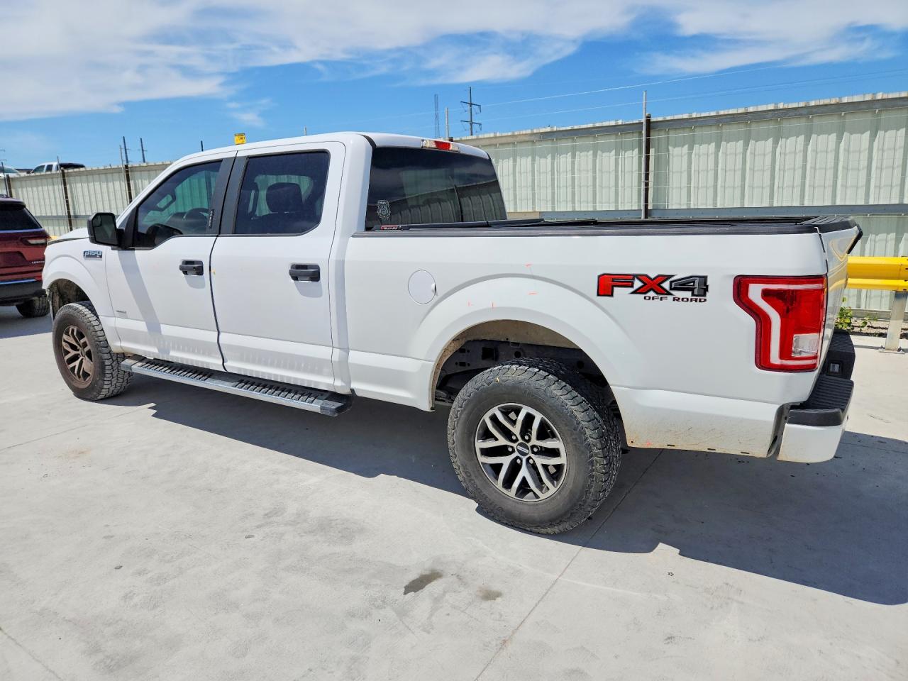 2017 Ford F150 VIN 1FTFW1EG6HKD69899 photo 2