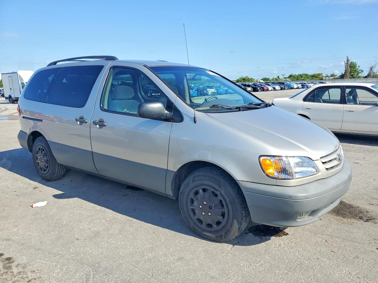 2001 TOYOTA Sienna VIN 4T3ZF13C61U361571 photo 4